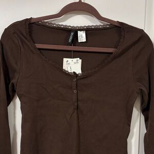 2/$15 🍓 H&M Dark Brown Ribbed Long-Sleeve Henley Top